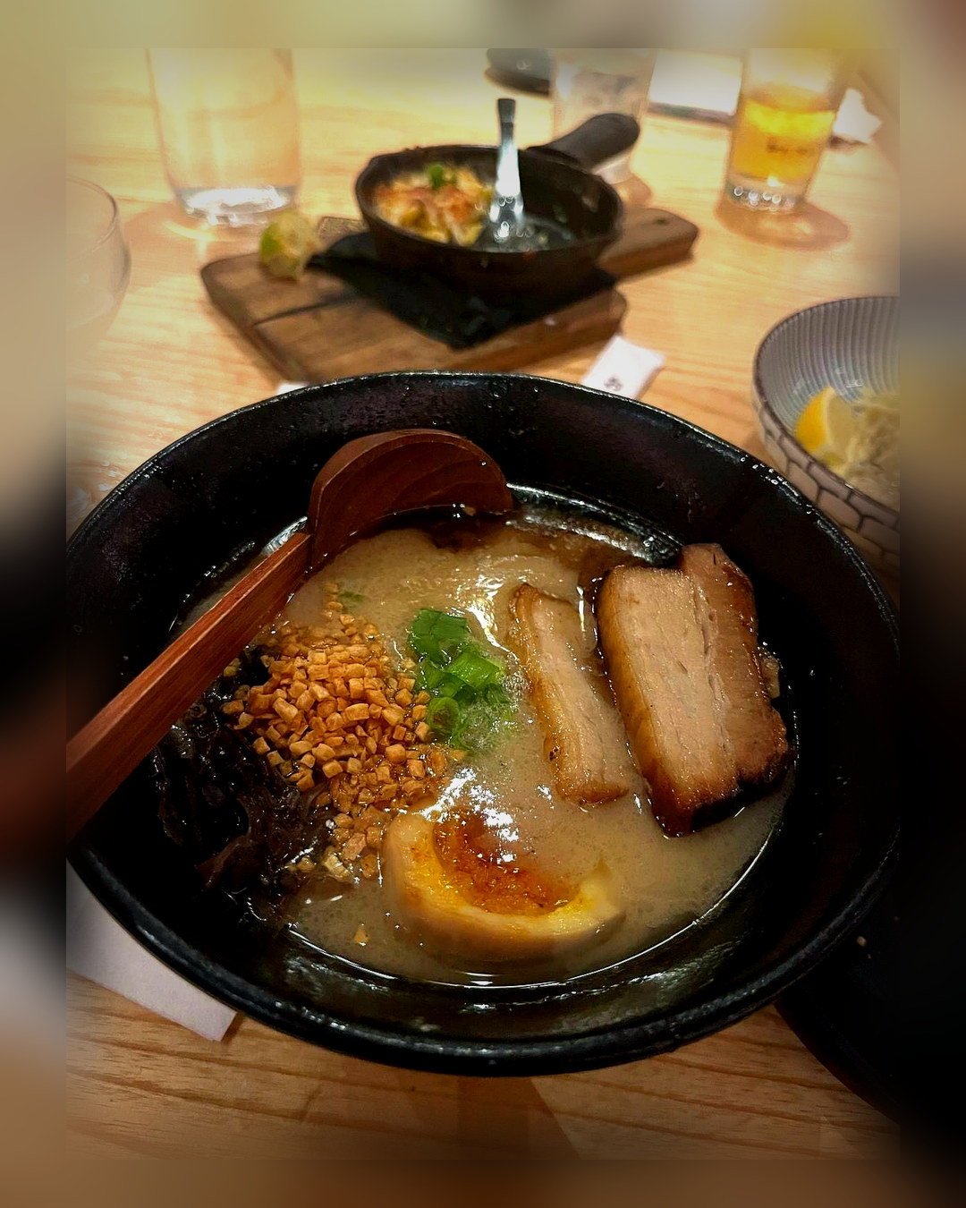 Tigela de ramen tonkotsu do Domu, em Dr. Phillips, Restaurant Row, Orlando